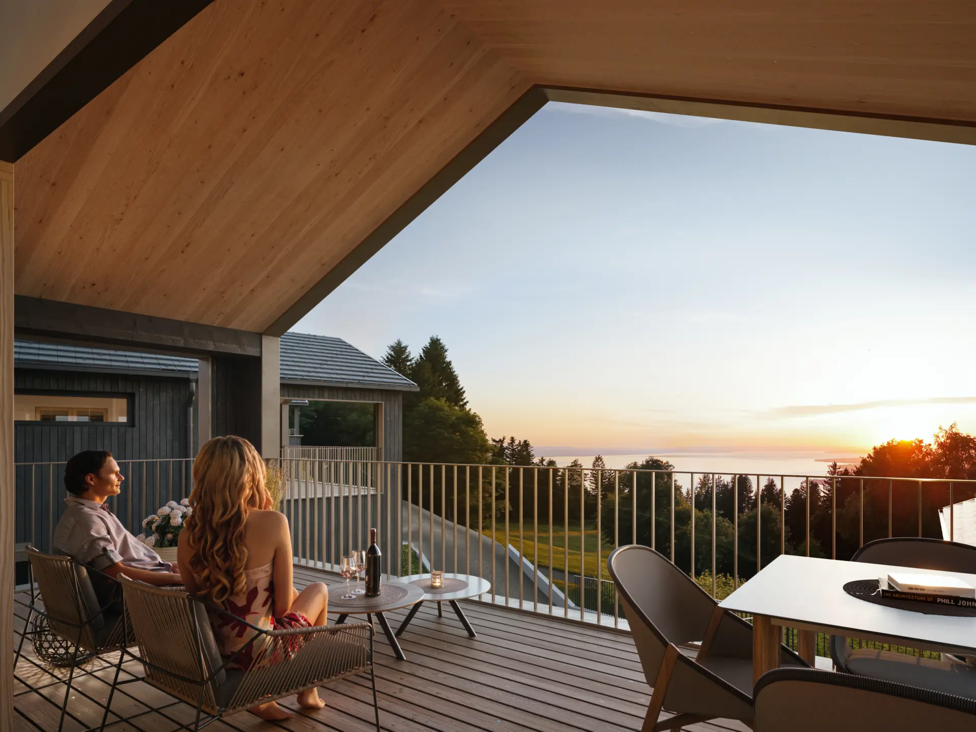 Paar auf der Loggia bei Sonnenuntergang mit Blick auf den Bodensee